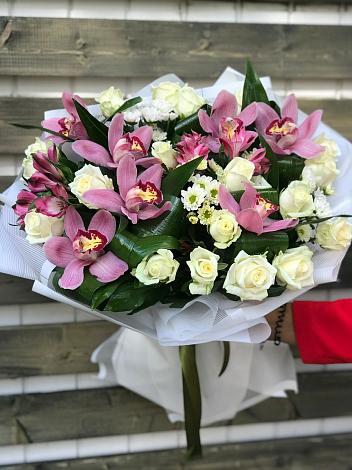 Букет цветов из: Розы и Хризантемы в Новоджерелиевской